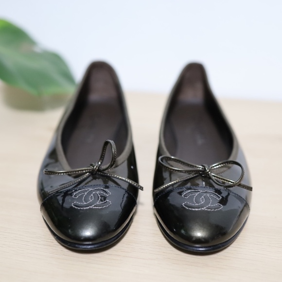 Chanel Ballerina Flat Sandals Patent Leather Green Bronze Brown Back Toe Sz 37 - Picture 2 of 13